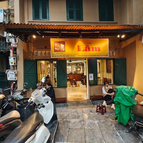 Cafe-Lam-quan-ca-phe-truyen-thong-o-Ha-Noi